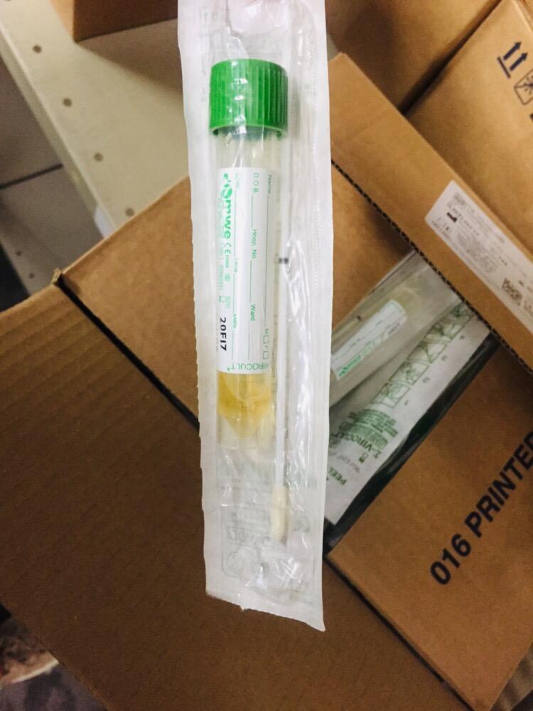 Examination couch with stirrups - Image 9